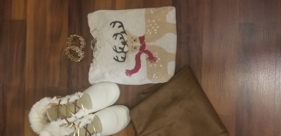 Loft Reindeer Holiday lightweight sweater Sz Small EUC light tan - Picture 3 of 6